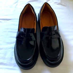 Uniqlo Women Loafers (thick soles) NEW